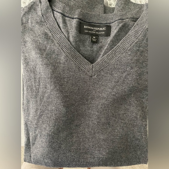 Banana Republic Sweater - Picture 1 of 1
